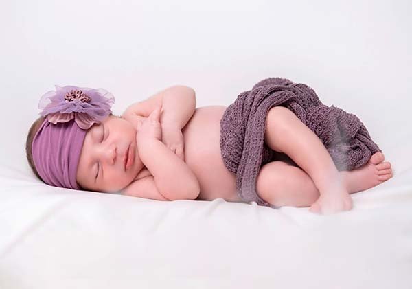 Fotografía de Ana recién nacida. Reportaje newborn en Zaragoza