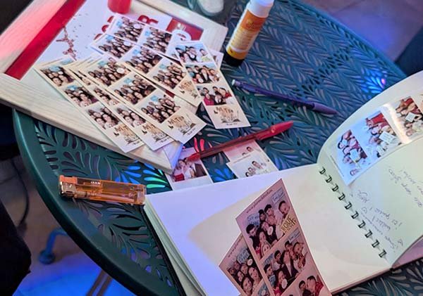 Tiras de fotos impresas para los invitados y el álbum de los novios