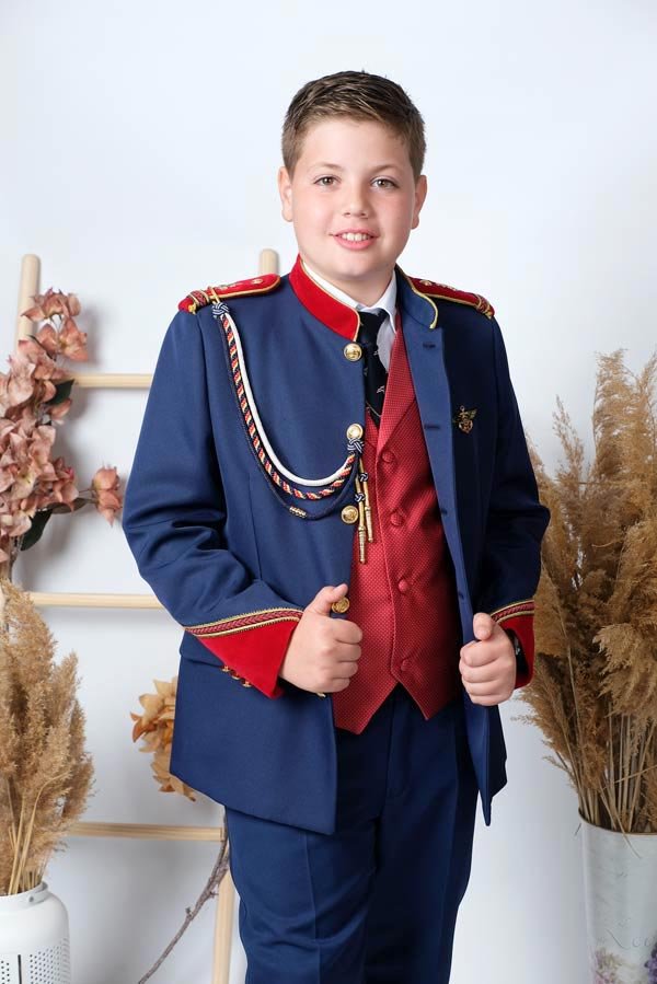 Retrato niño Comunión con decoración floral Retrato niño Comunión