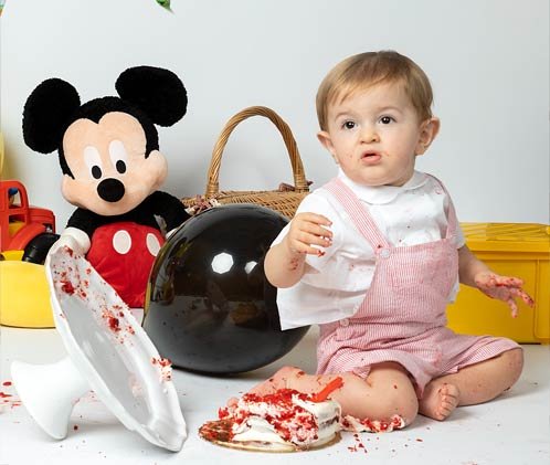 La tarta acaba por el suelo