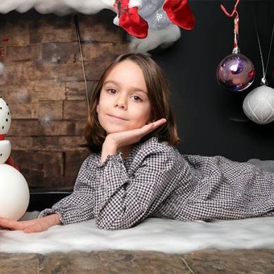 Nina Tumbada En Navidad